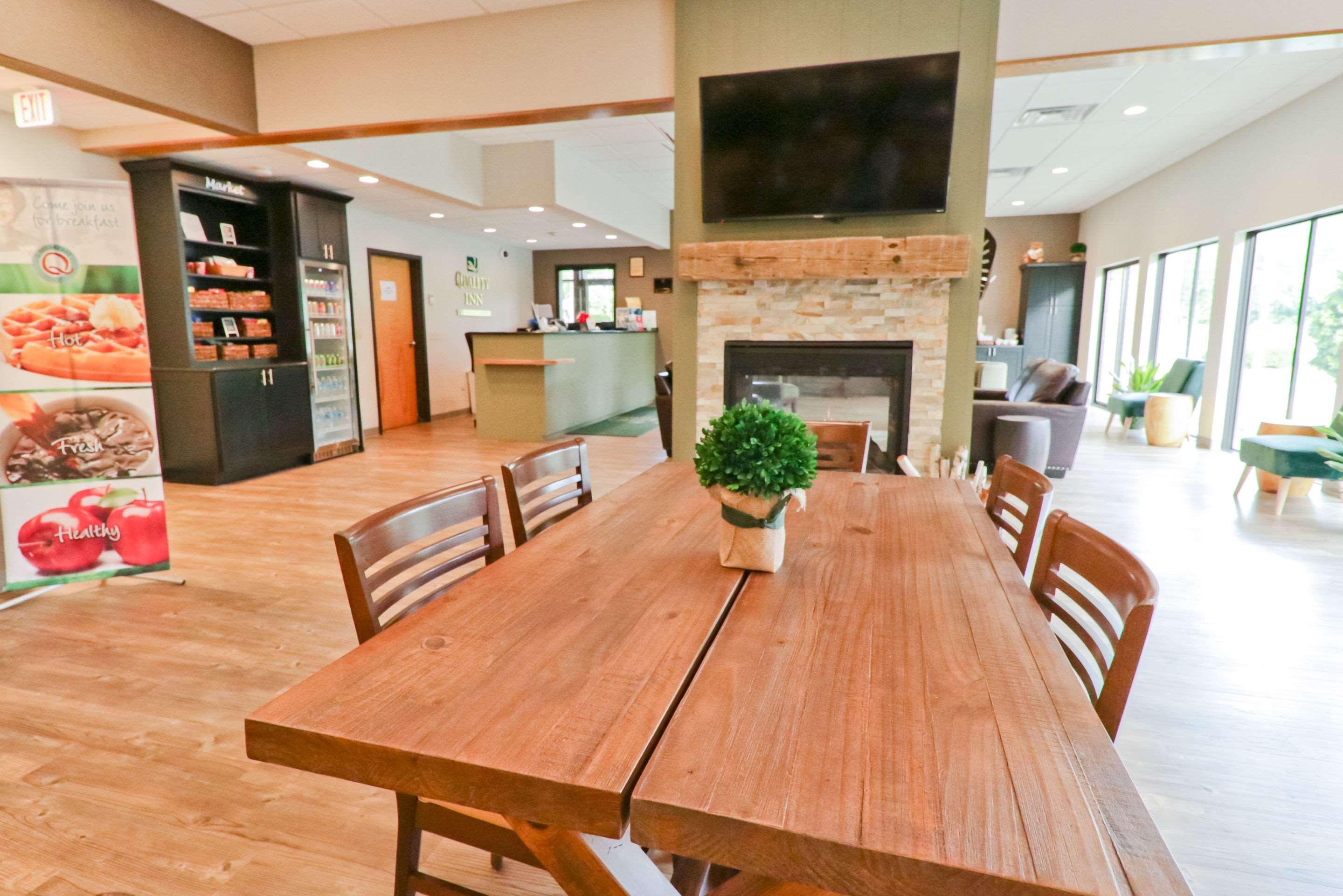 Quality Inn Shelburne - Burlington Bagian luar foto